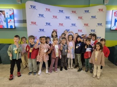 La teatru și la plimbare pe Calea Victoriei_image_48695453